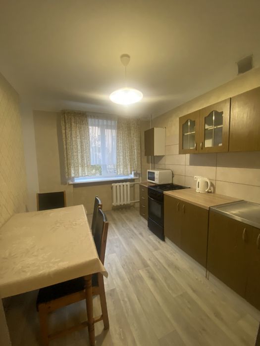 Центр! Трикімнатна покращеного планування з ремонтом. Сертифікат.