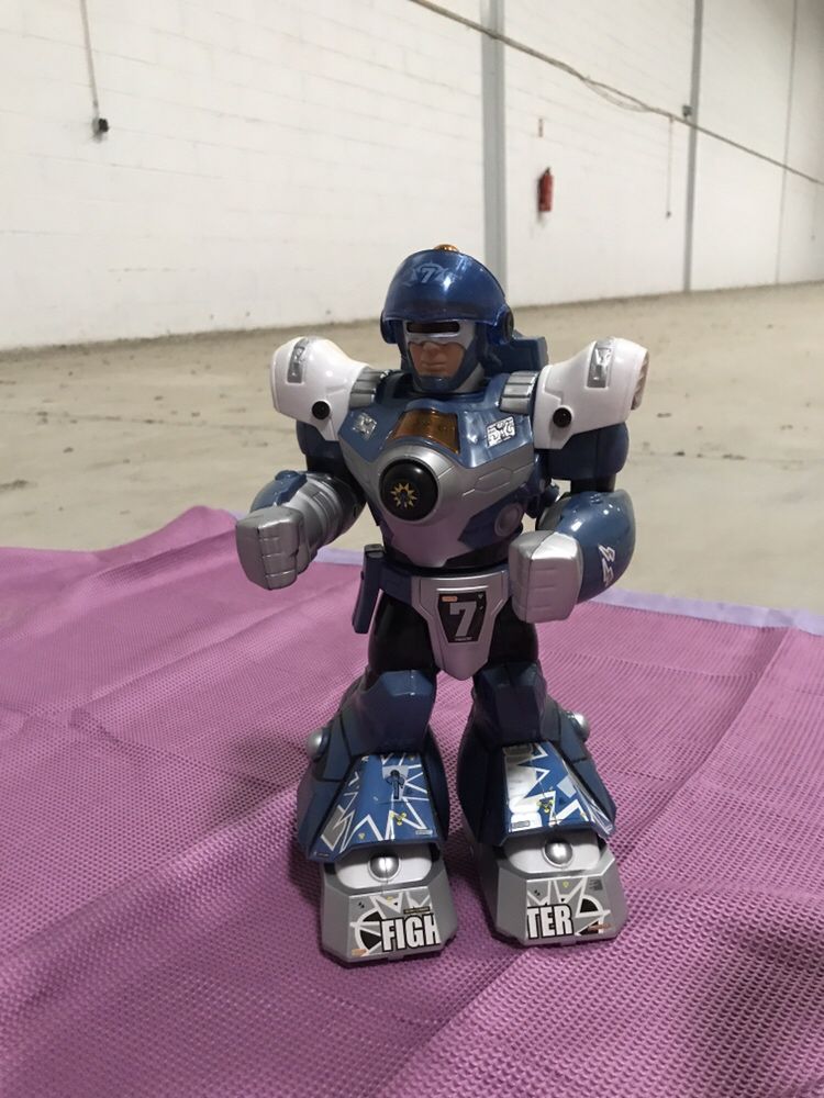 Robots top fighter