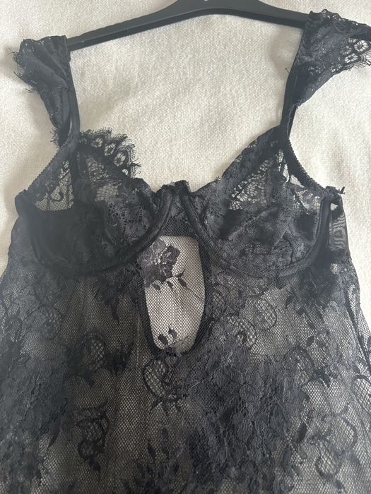Czarna koronkowa bielizna do spania