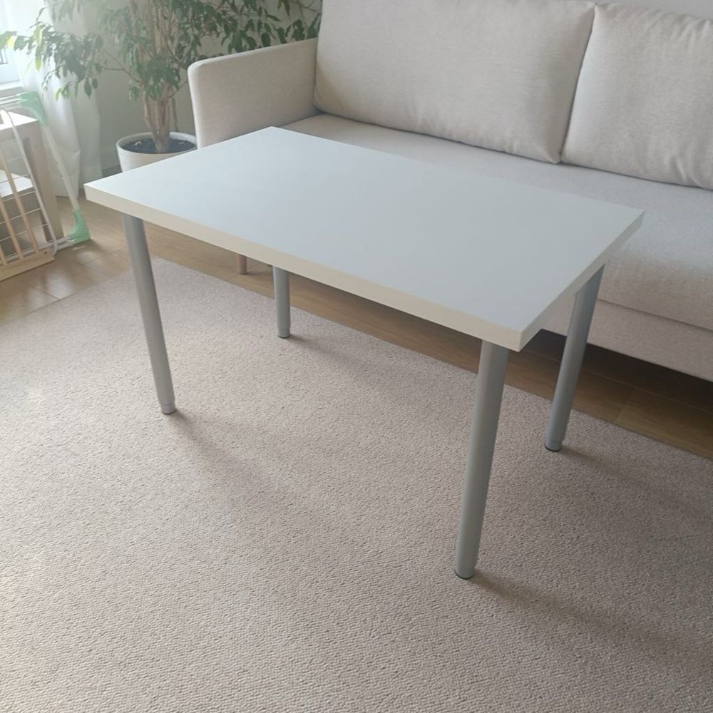 Biurko ikea z regulowanymi nogami (100x60)