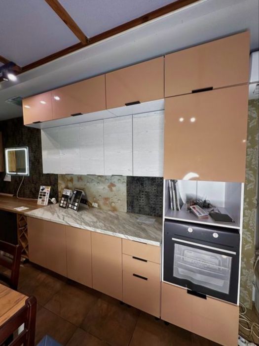 Кухня глянець Діплос макіято + біла