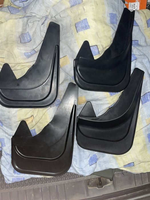 Нові бризковики універсальні Elegant Rezaw plast