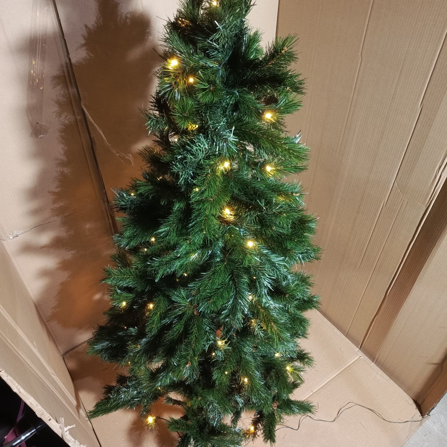 Choinka ak żywa 180 cm z oświetleniem