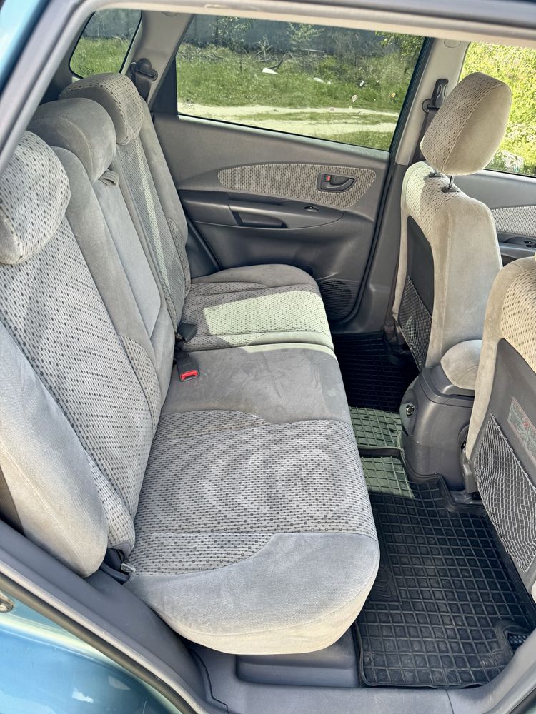 Машина Hyundai Tucson 2004