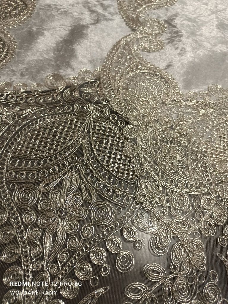 Bieżnik ze srebrną gipiurą 90x40cm