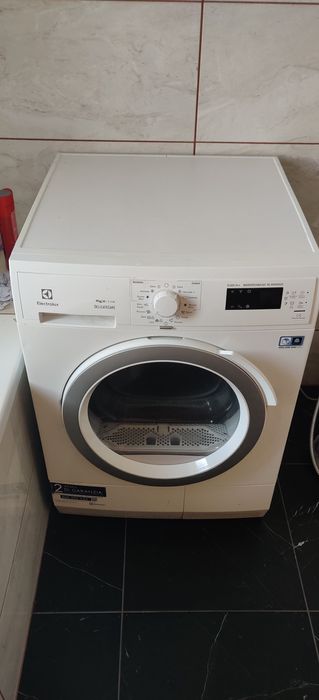 Сушка одягу electrolux