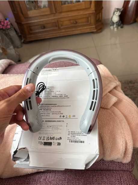 Wiszący wentylator na szyję przenośny bezłopatkowy