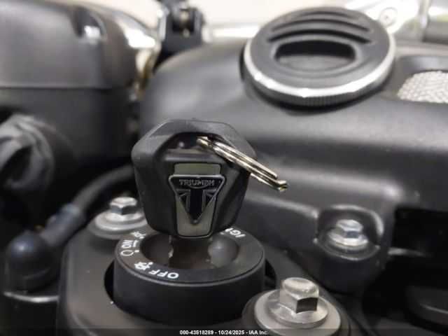 Triumph Motorcycle Bonneville Bobber 2022