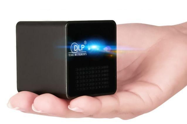 Кишеньковий мініпроєктор UNIC P1 micro SD