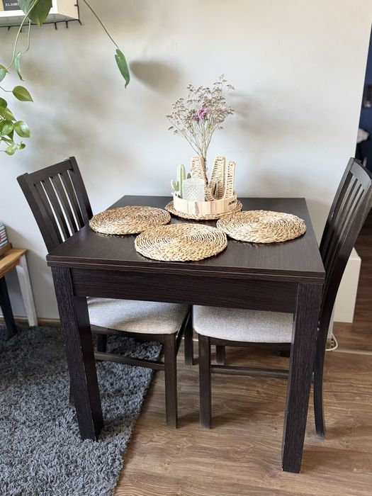 Stół z 4 krzesłami