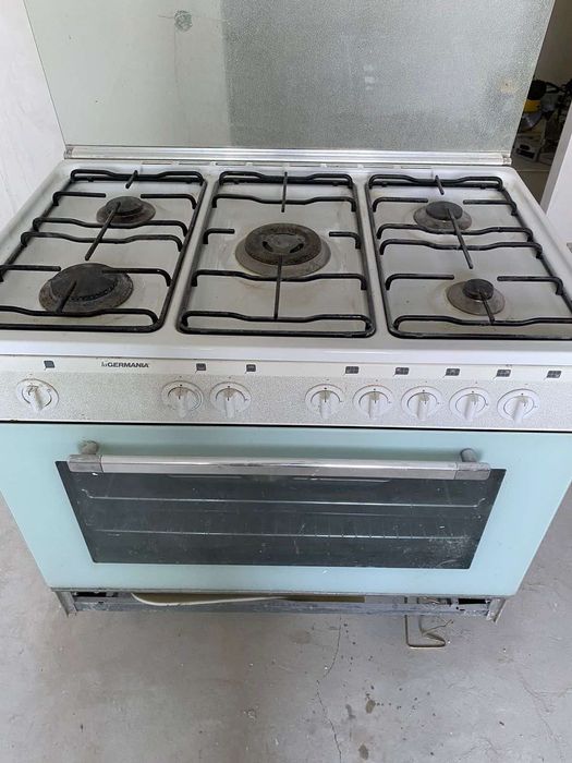 Газовая плита на 5 конфорок б.у.