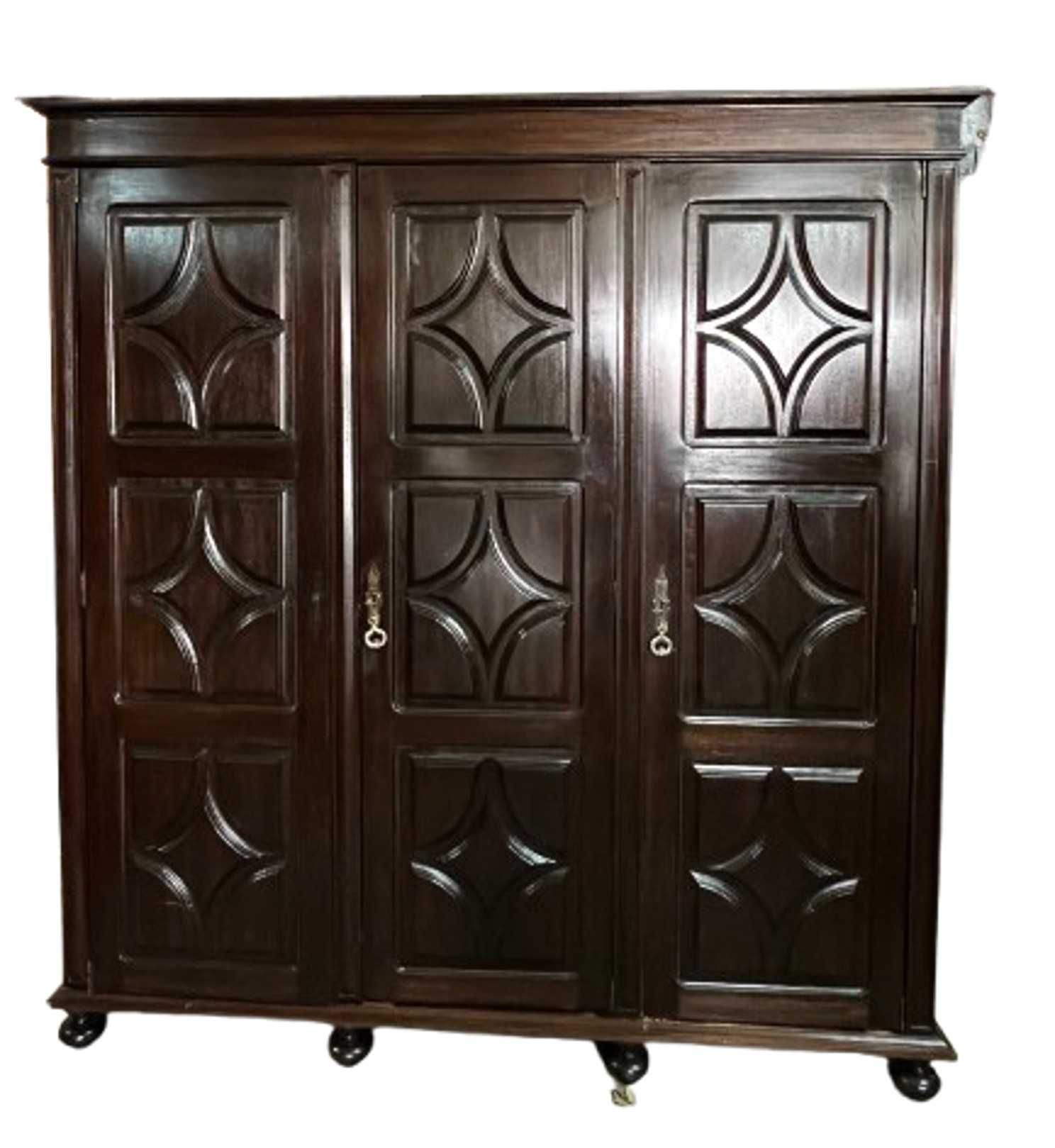 Conjunto de Quarto Completo em Madeira com design clássico e elegante