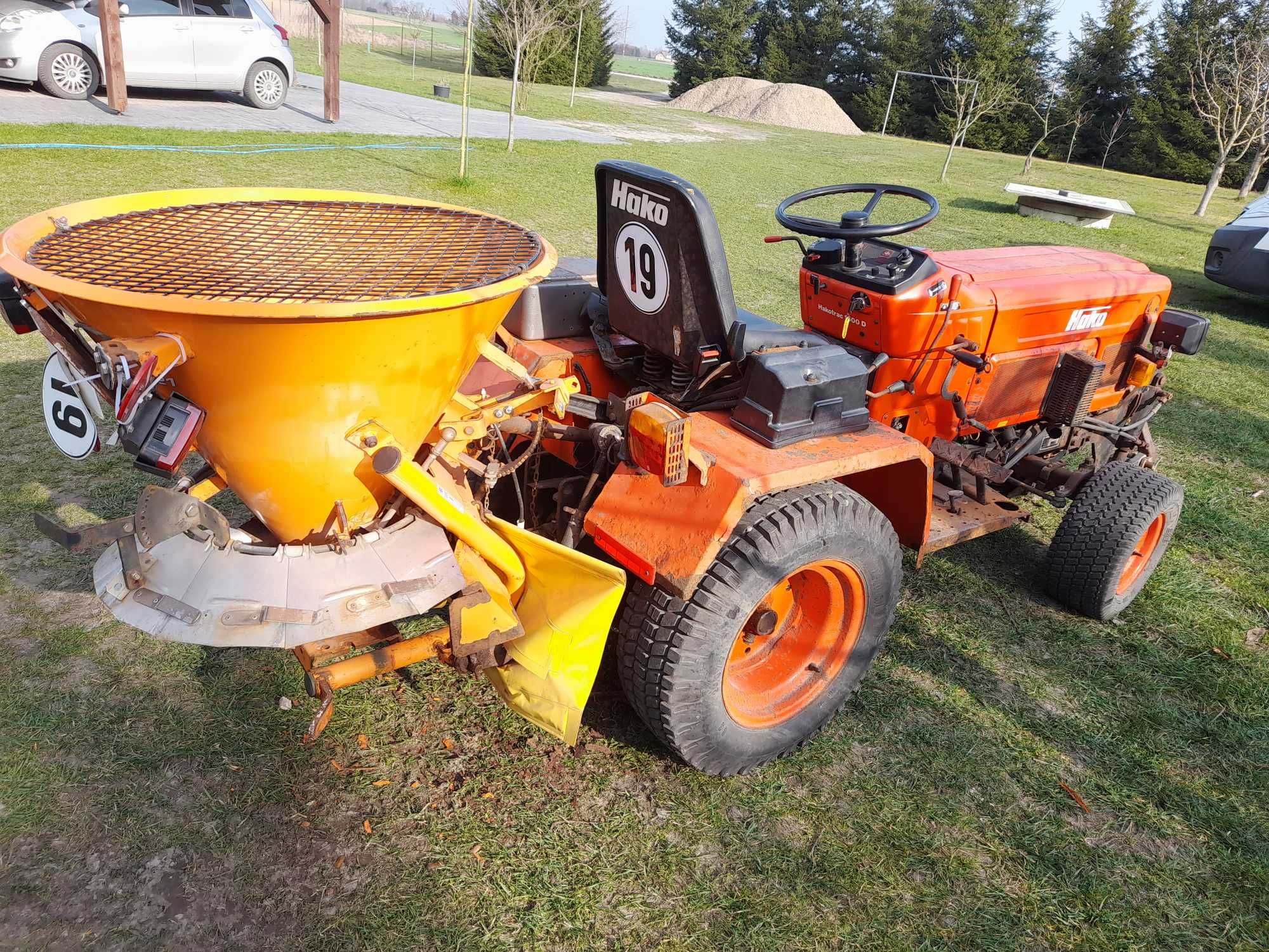 Traktorek HAKO 1600 D plus rozsiewacz Rauch