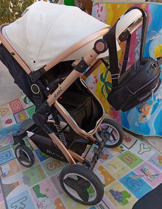 Продам детскую коляска Ninos 3 блока с автокреслом супер легкая.