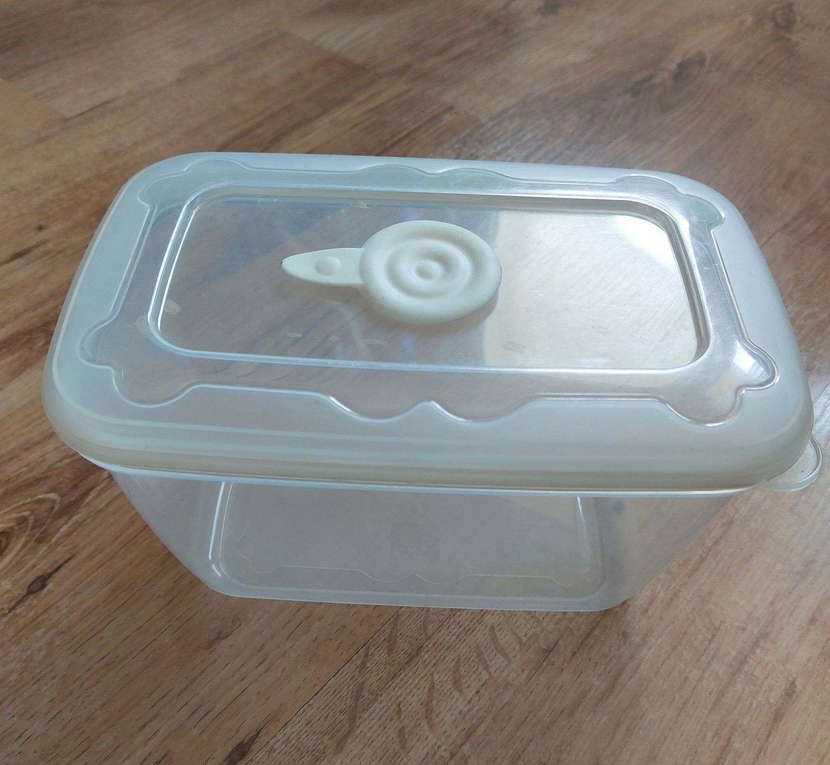 Pojemnik do sterylizacji w mikrofali  z zestawu Tommee Tippee