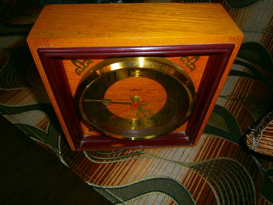 Zegar rosyjski ZSRR stojący PRL. Sprawny w 100%.