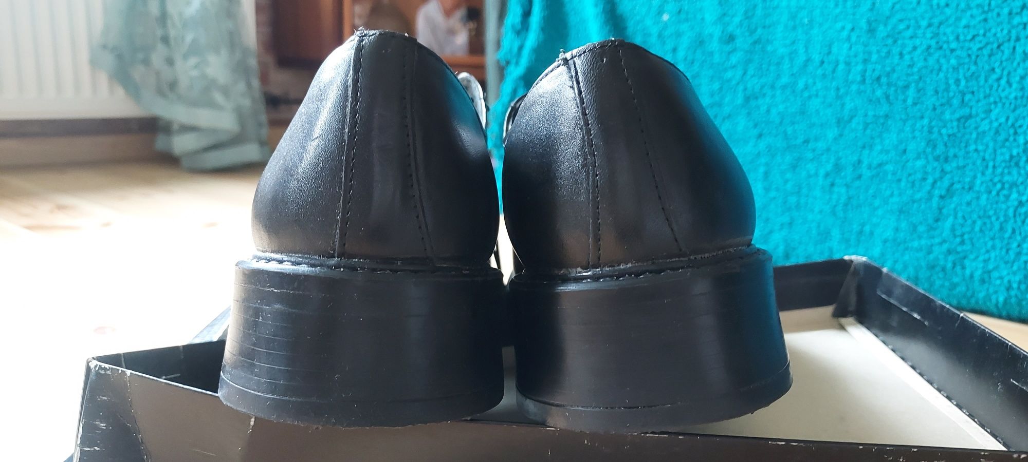 Męskie skórzane czarne półbuty pantofle 44