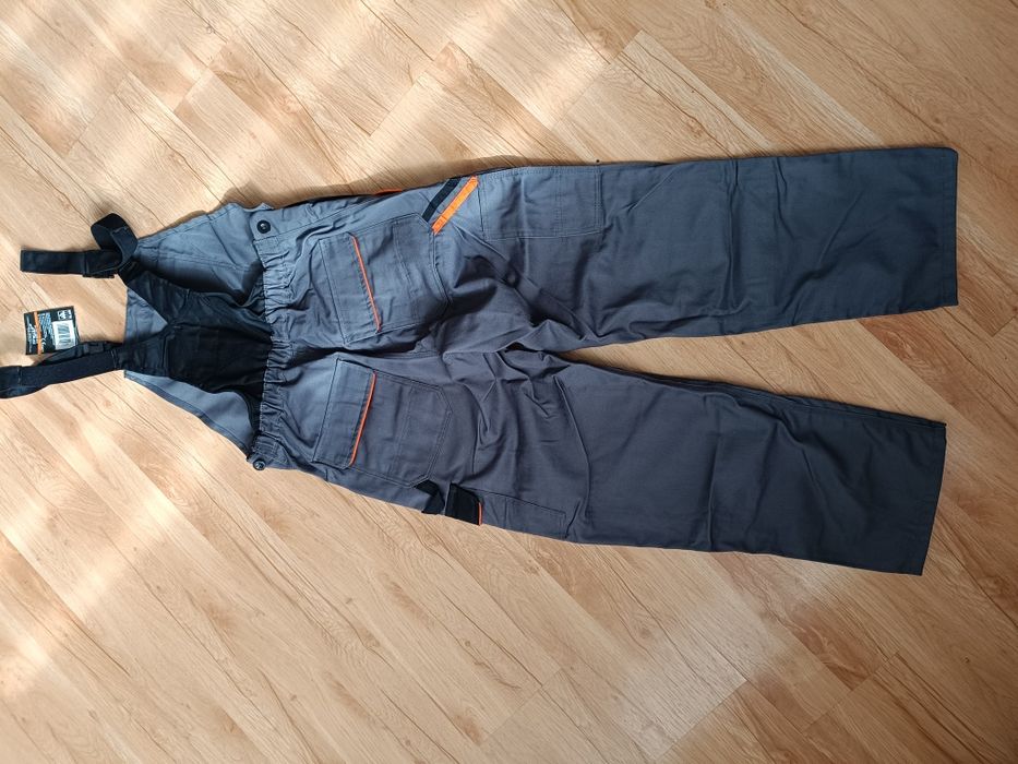 Sprzedam komplet ubrania roboczego. Bluza i  spodnie