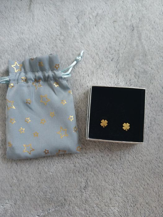 Sprzedam kolczyki koniczynki sztyfty