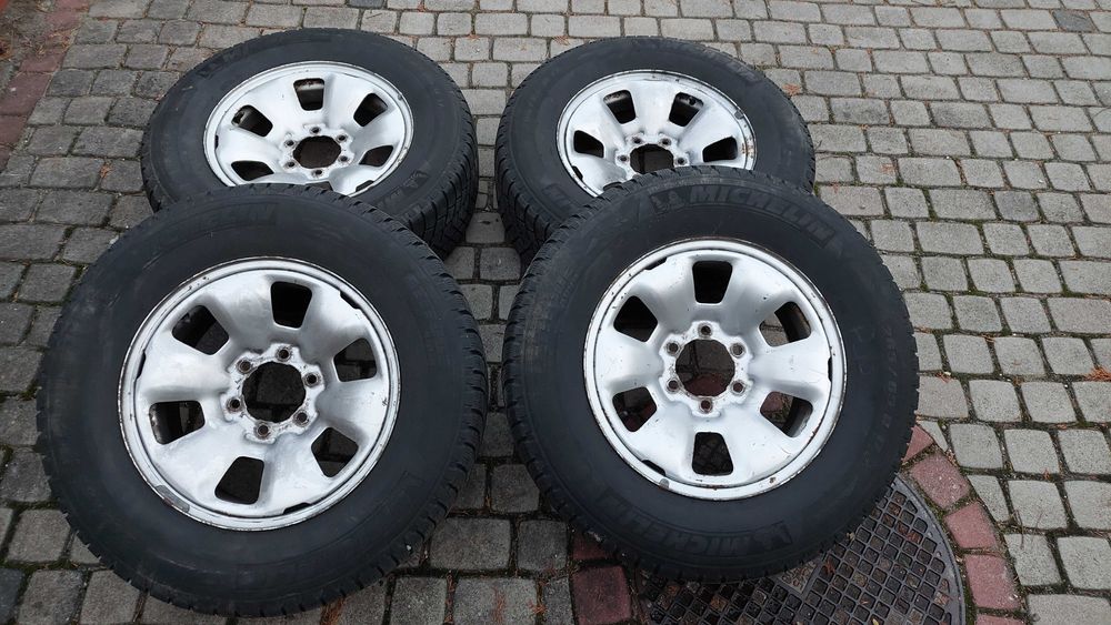 Felgi stalowe 17" z oponami Toyota Land Cruiser / Hilux