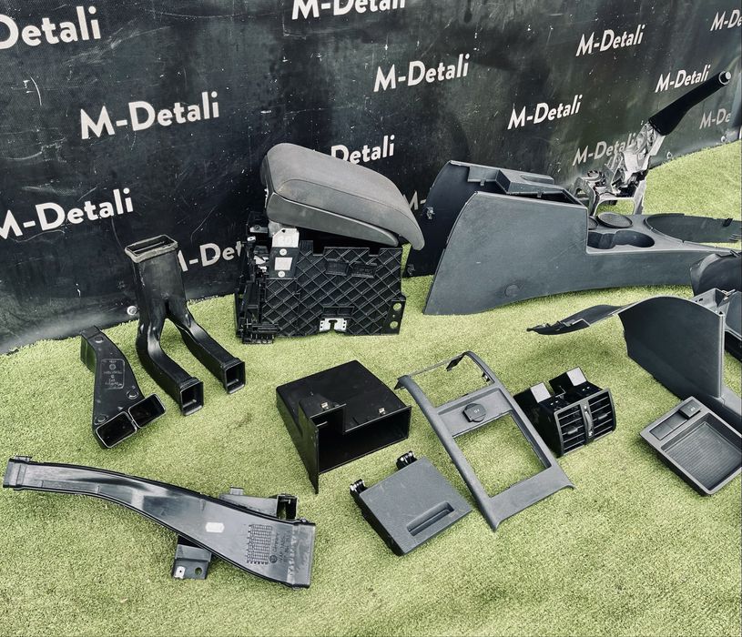 Передня консоль Тоуран підлокітник консоль Touran Caddy підстаканик VW