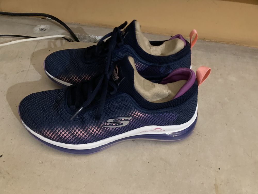 Skechers novos n 36.5 muito confortaveis