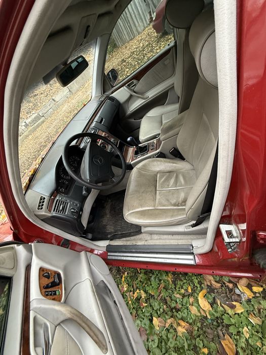 Продається під розбір мерседес