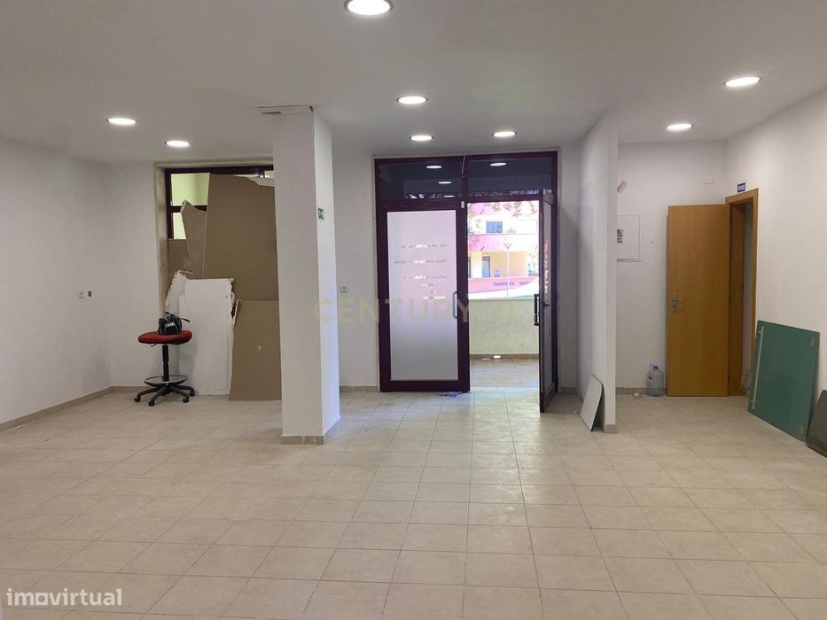 Loja para arrendamento no Seixal – 750€