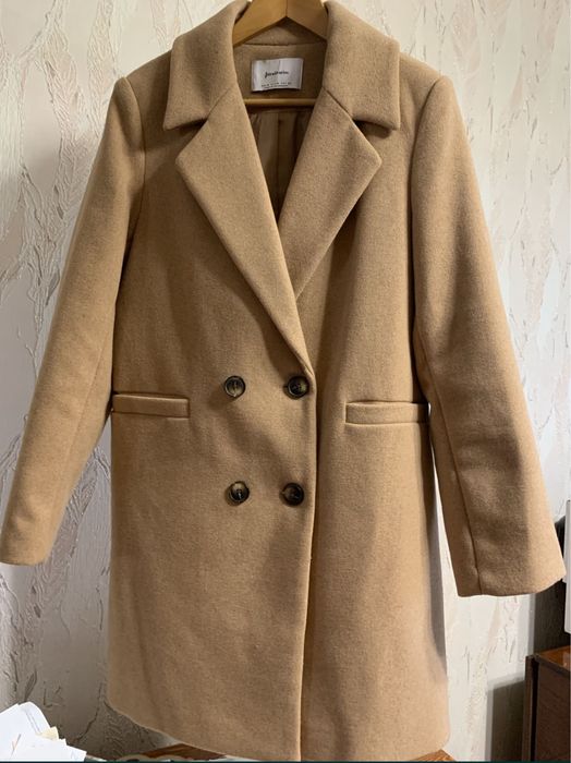 Теплое женское пальто от Stradivarius