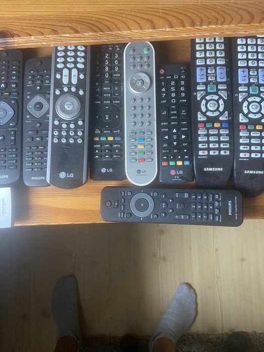 Oryginalne piloty do telewizorów różne