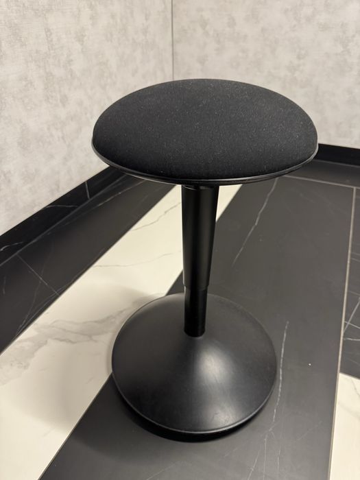 Ikea NILSERIK stołek siedź stój