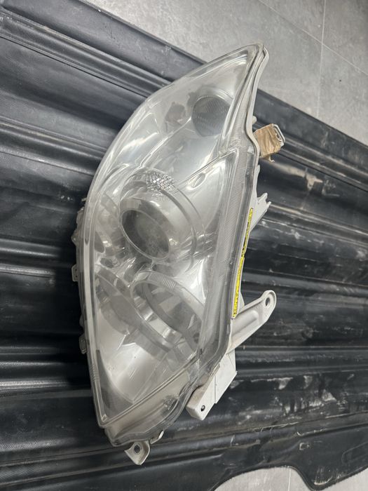 Права фара Toyota Aurion тойота