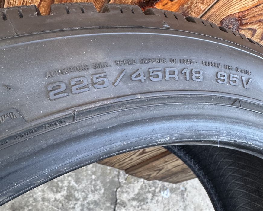 Комплект шин 225 45 r18 Dunlop Зима 7.5 мм протектор