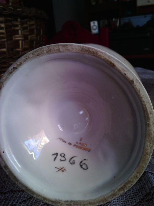 Jarro antigo em porcelana nacional