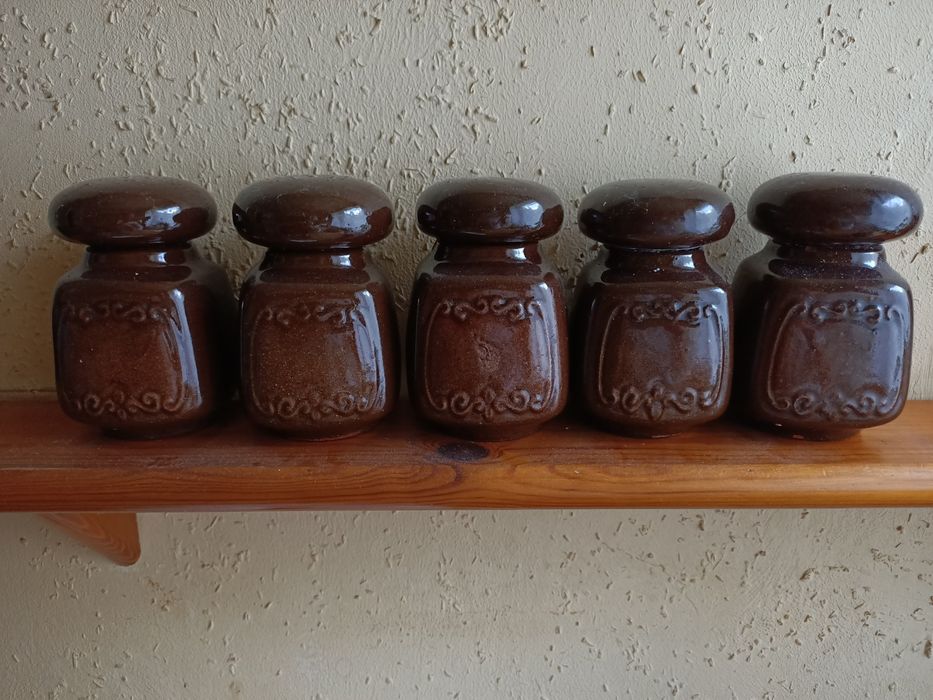 Ceramiczne słoiczki na przyprawy