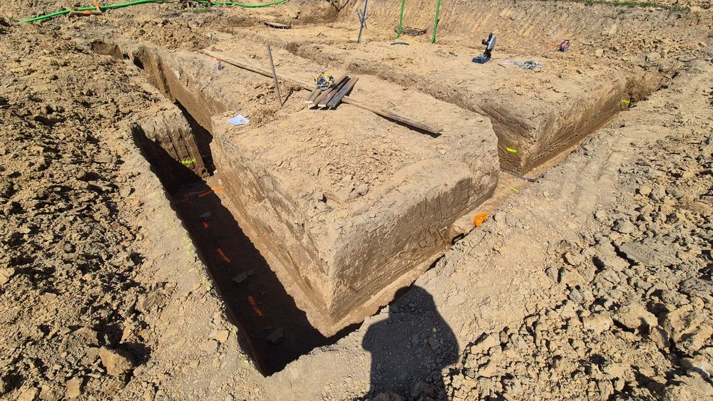 Koparko-ładowarka Nowy Sącz – wykopy, niwelacje, drenaże, szamba FV