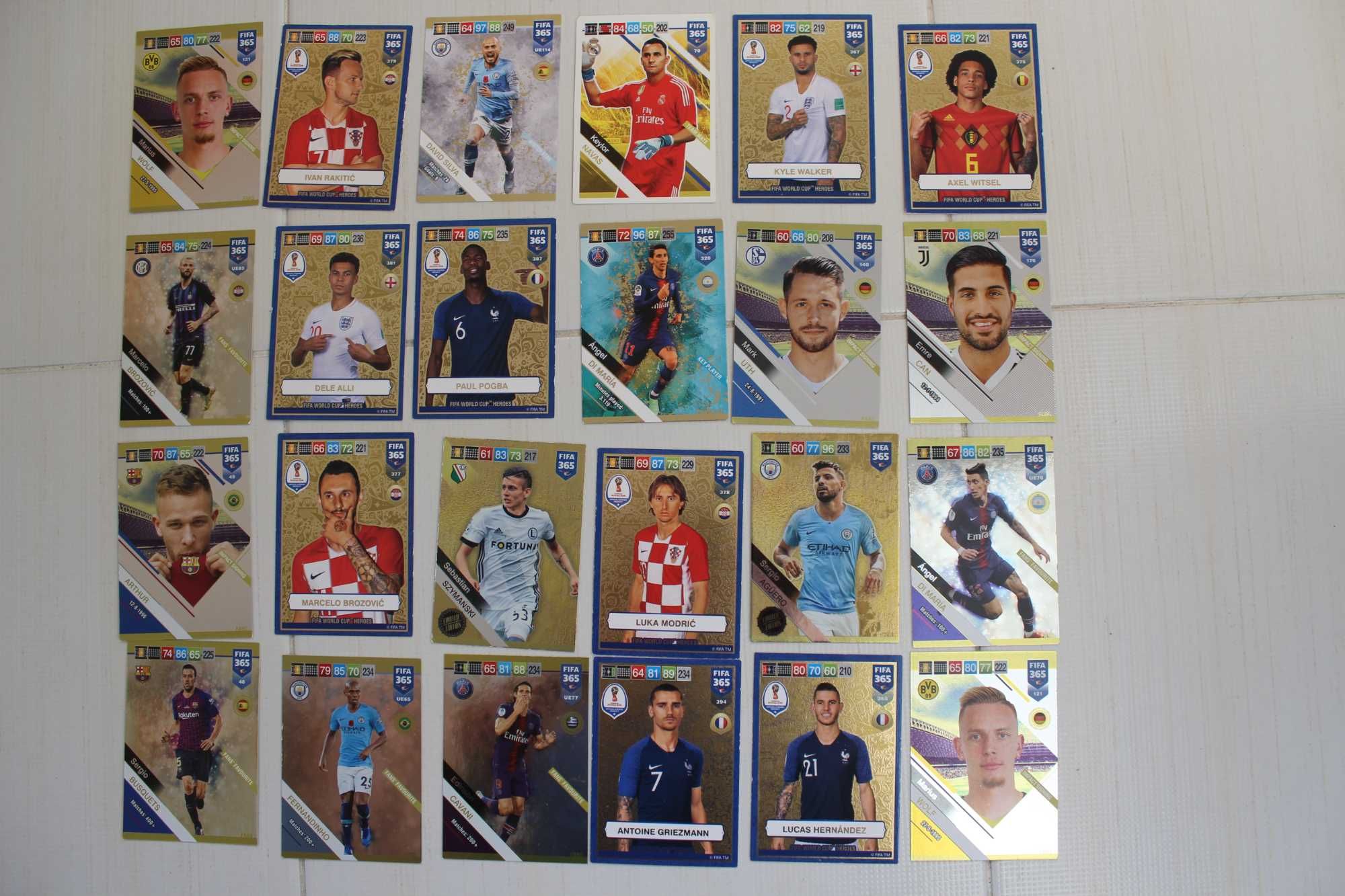 Okazja! 148 kart z piłkarzami z kolekcji Panini  Fifa 365  z 2019 r.