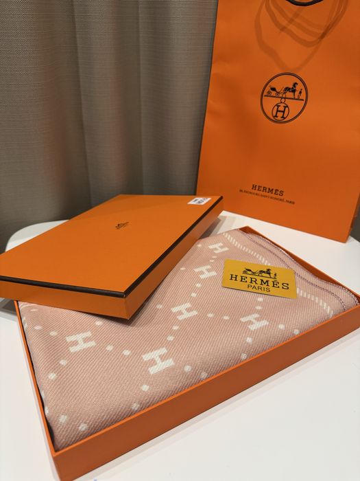 Подарунковий шарф Hermes рожевий сірий палантин ерме ермес в коробці
