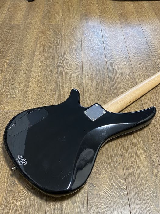 Бас-гітара Yamaha