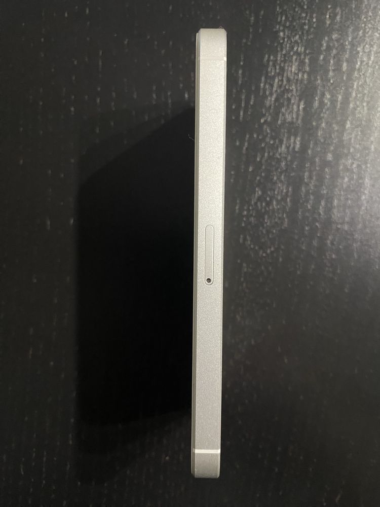 iPhone SE pojemność 16GB