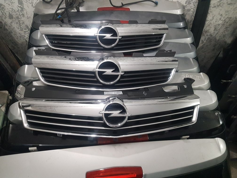 Решітка Решетка радіатора Опель Opel Zafira B до рест