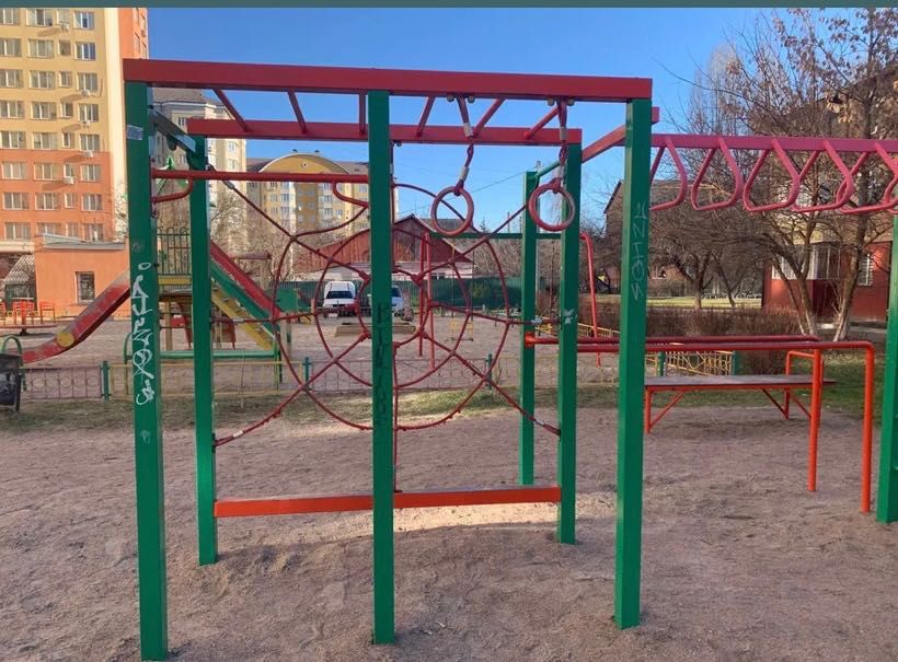 Продам двокімнатну квартиру центр Вишневого