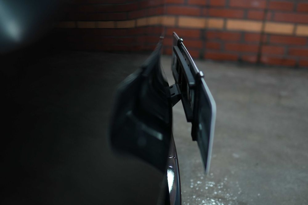 Крепление под номер знак Tesla Model S X Plaid (Номерная рамка)