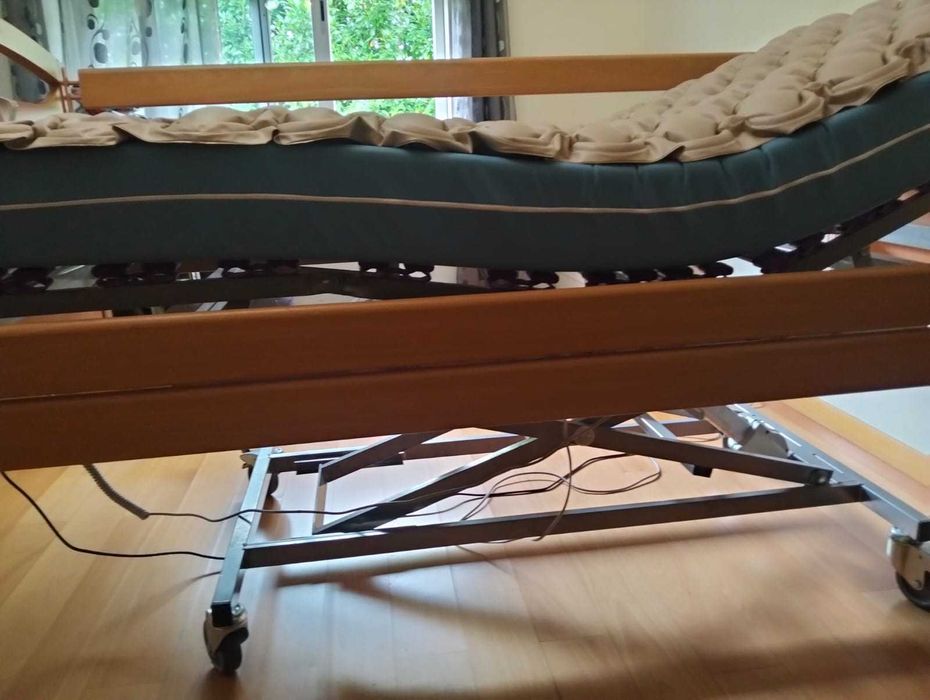 Cama articulada elétrica + colchão viscoelástico + colchão antiescaras