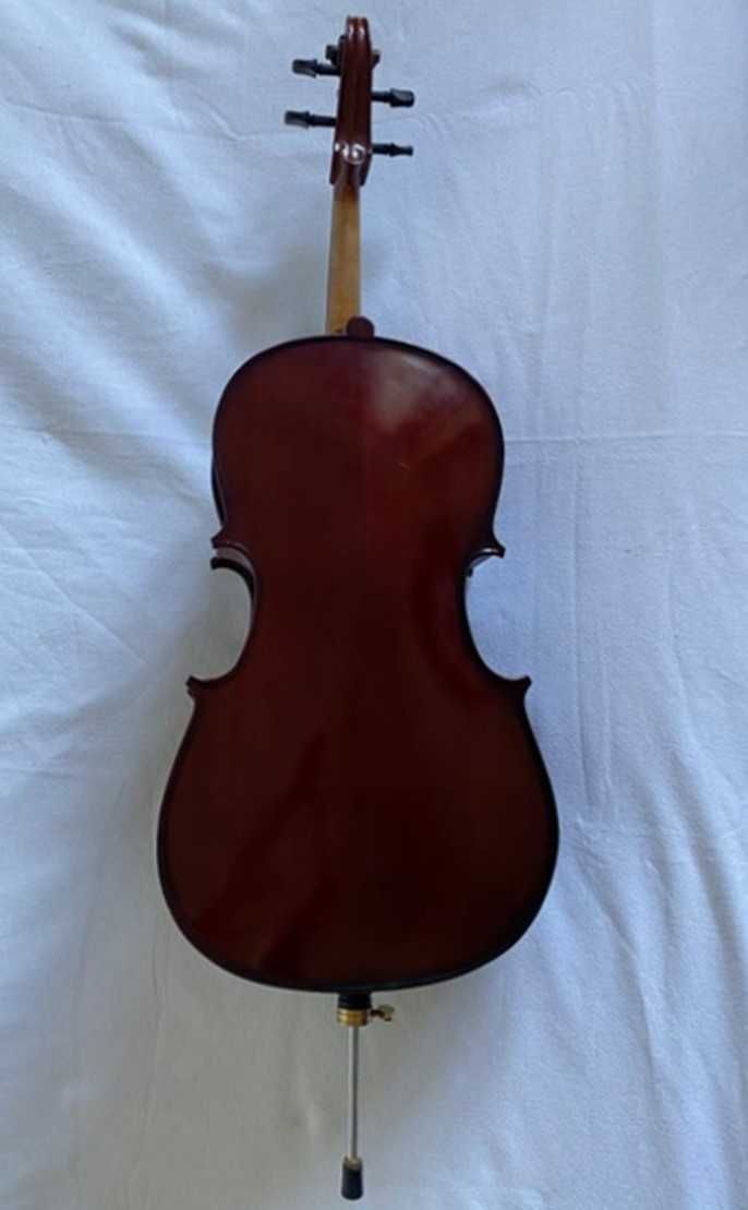 Violoncelo 1/8, arco, e mala de transporte.