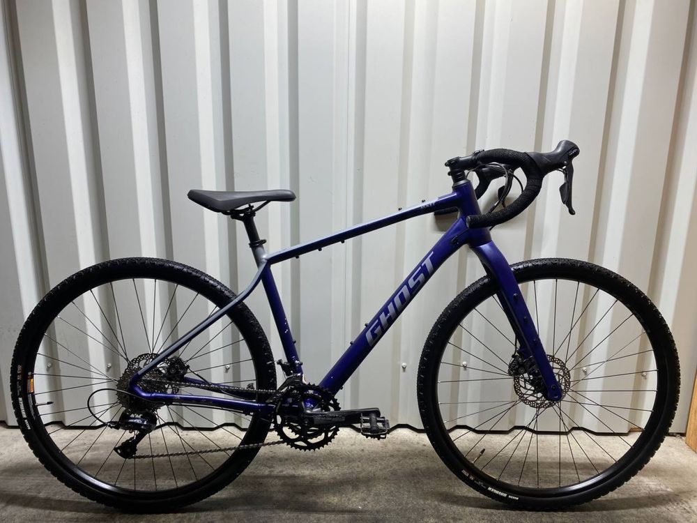На осях Гравійний М 28 Ghost Asket EQ 2023 shimano Sora вилка Carbon