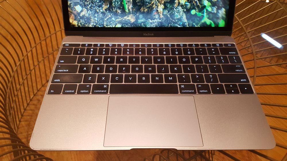 ,MACBOOK 13 A 1534