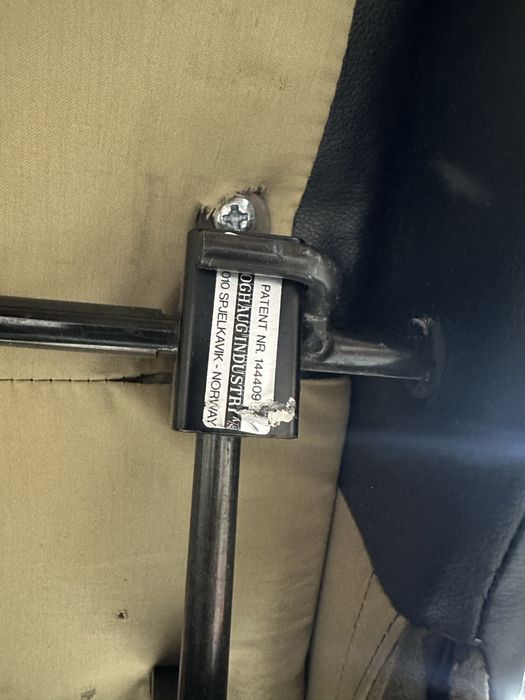 Відпочинкове поворотне крісло реклайнер на деревʼяній основі