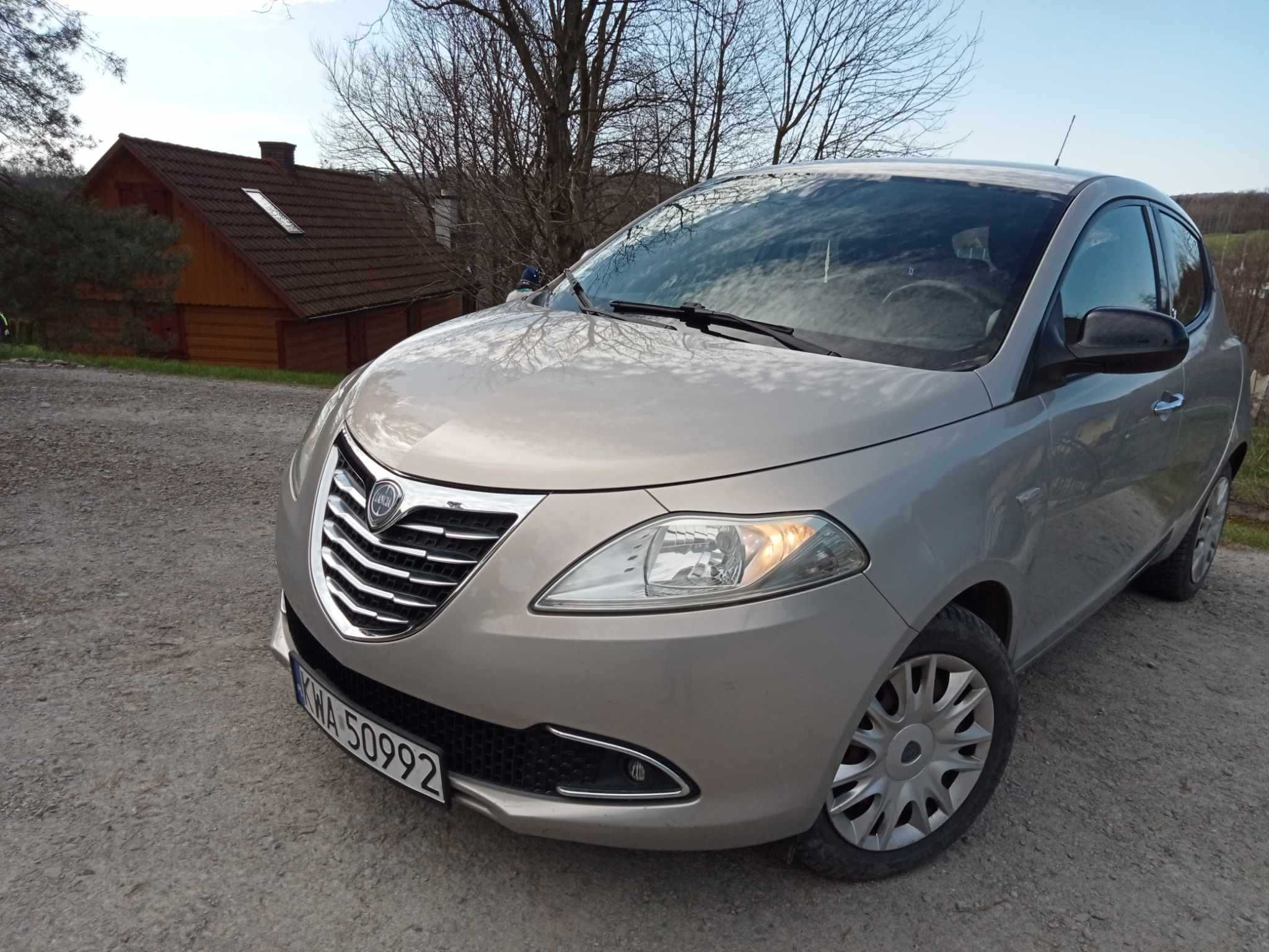 Sprzedam Lancia Ypsilon "Y" rocznik 2011