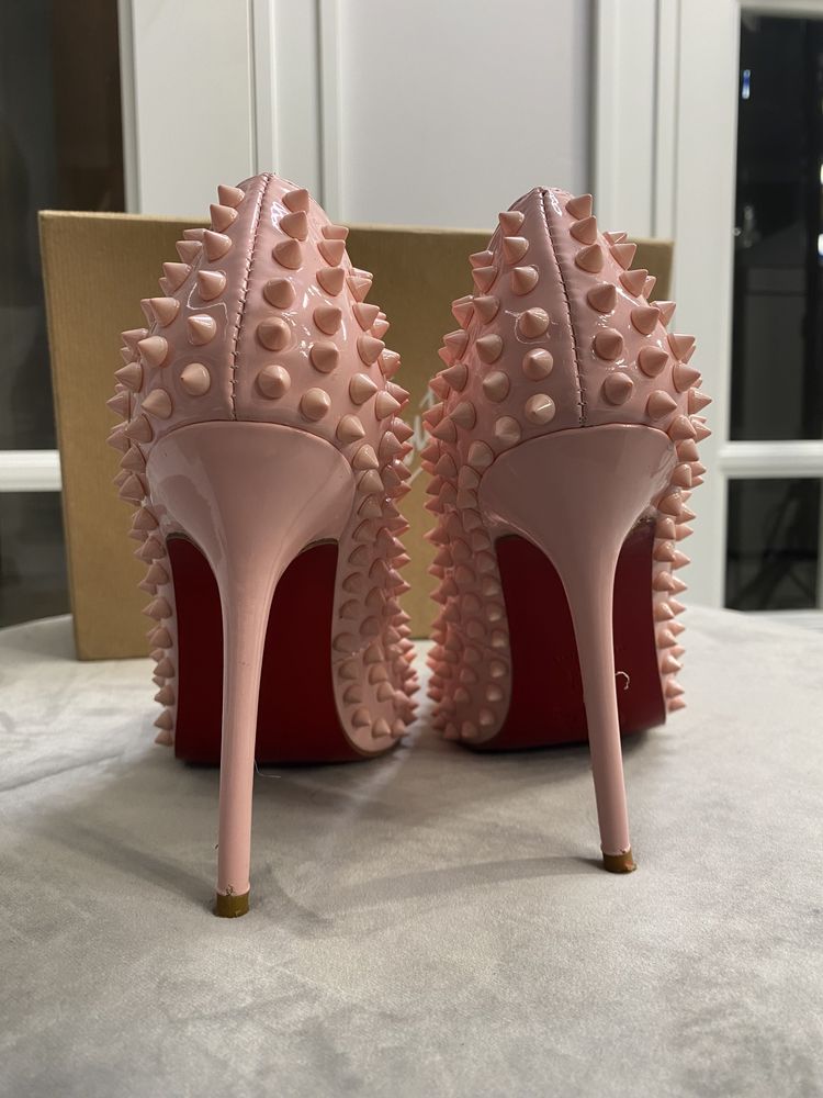 Szpilki Louboutin różowe używane 38